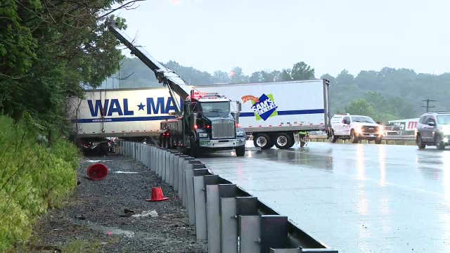 Tractor-trailer crashes snarl traffic on I-476, I-276 Thursday morning