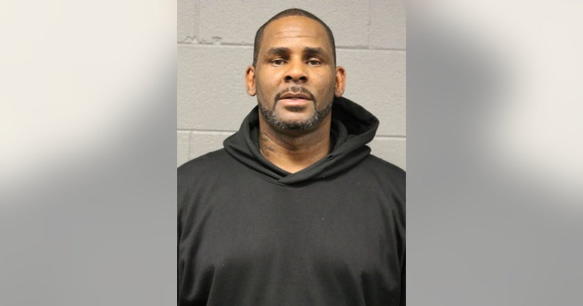 Judge orders R. Kelly held in jail without bond in sex case | FOX 29 ...