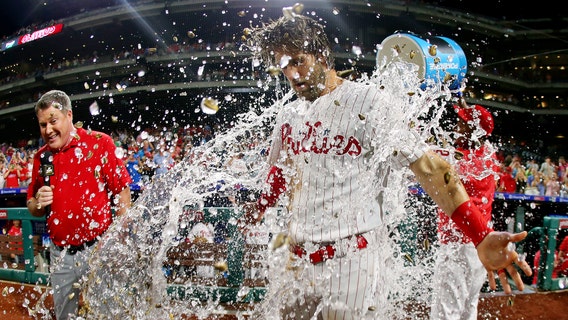 Harper's 2-run double in 9th rallies Phillies past Dodgers