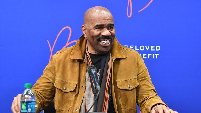 Talk show host Steve Harvey to cover students' college costs