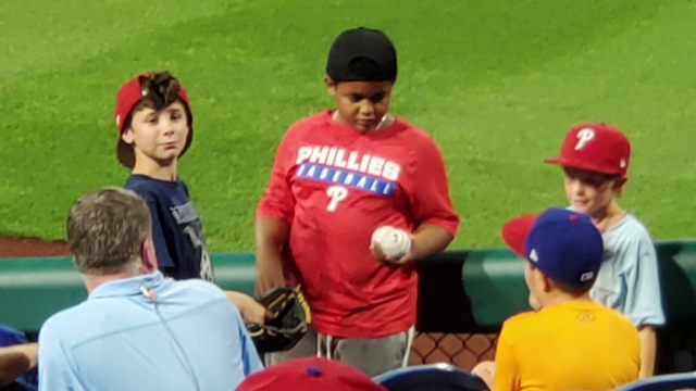 Act of Kindness: 9-year-old boy gives away foul ball at Phillies game