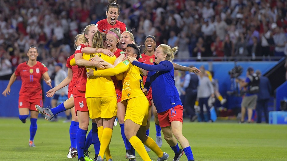 US Women's National Team members Abby Dahlkemper, goalkeeper Alyssa Naeher, goalkeeper Adrianna Franch, Allie Long, Ali Krieger, Lindsey Horan, Emely Sonnett, during the semifinal match against England.