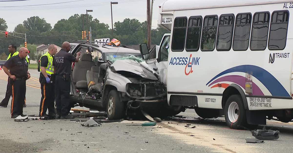 1 dead, 4 injured in multi-vehicle crash in Camden County | FOX 29 ...