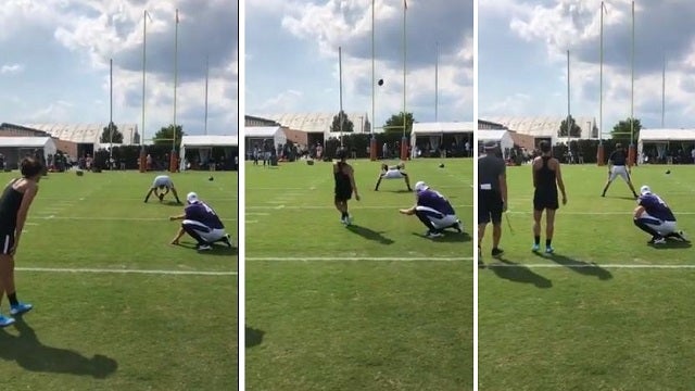 World Cup Champion Carli Lloyd nails 55-yard field goal