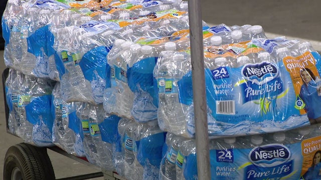 Newark hands out bottled water as lead levels test high