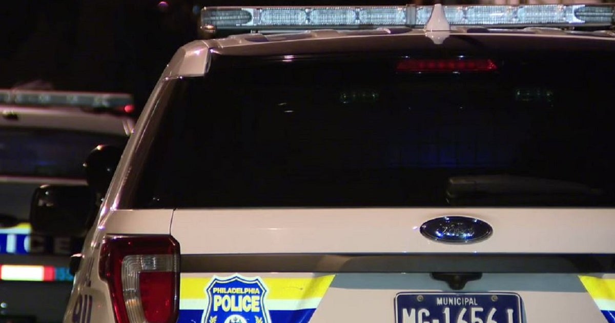 Philly police officer, 2 others injured after chase leads to crash in ...