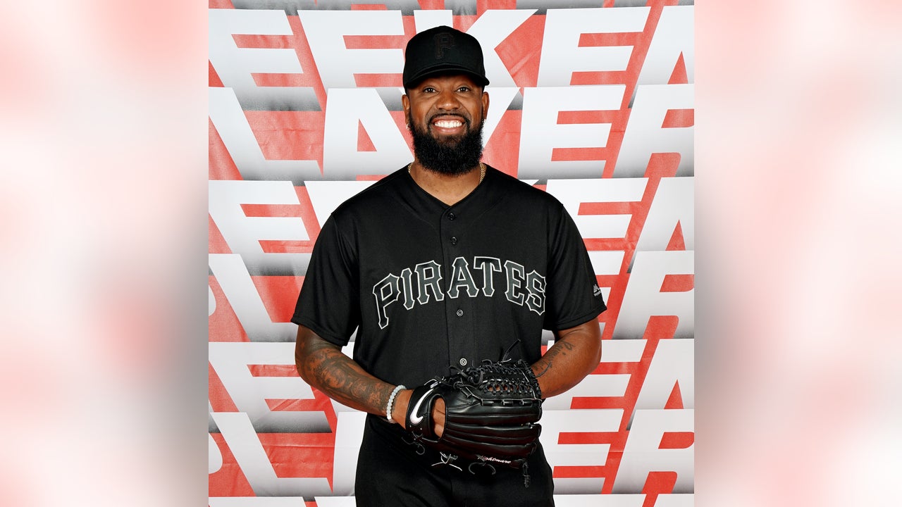 Pittsburgh Pirates closing pitcher Felipe Vazquez, right