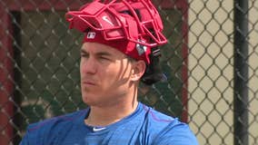 J.T. Realmuto's season ends due to right knee injury