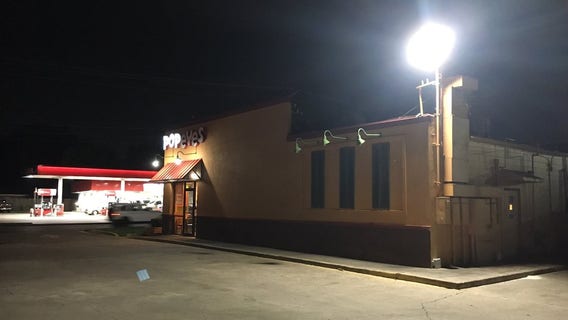Houston police: 6 suspects armed with gun demand Popeyes chicken sandwiches