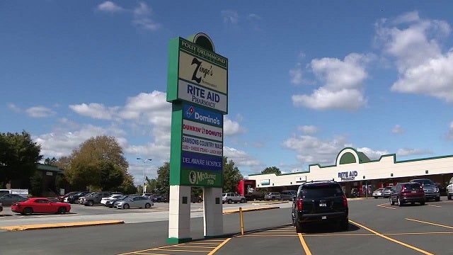 Mob assaults, robs 3 men at Newark shopping center