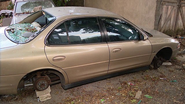 Collingdale mom outraged after she says someone vandalized car, stole tires