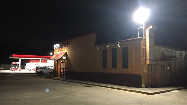 Houston police: 6 suspects armed with gun demand Popeyes chicken sandwiches