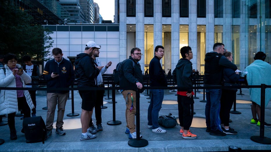 apple-fans-line-up-GETTY-2.jpg