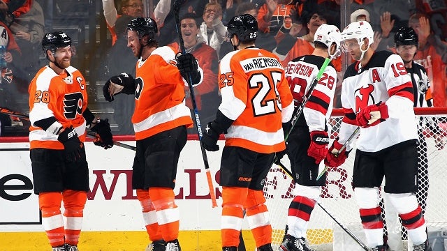 Hart shines in 1st shutout, Flyers top Devils 4-0