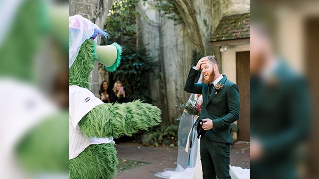 Phillie Phanatic surprises groom during ‘incredible’ first look at bride