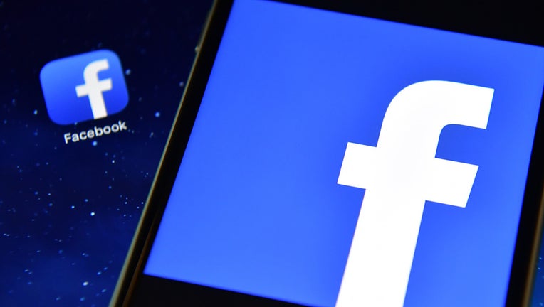 LONDON, ENGLAND - AUGUST 03: The Facebook app logo is displayed on an iPad next to a picture of the Facebook logo on an iPhone on August 3, 2016 in London, England. (Photo by Carl Court/Getty Images)