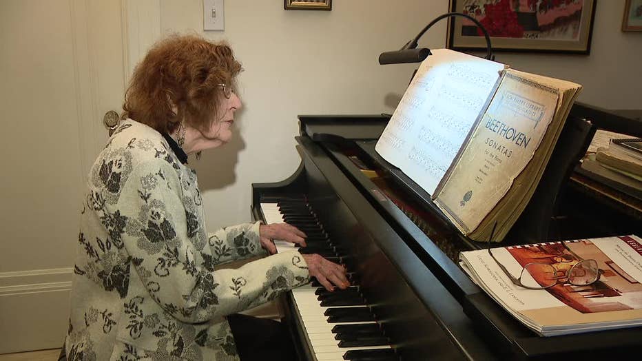Notes @ Noon: Teacher-turned-pianist entertains at Von Maur