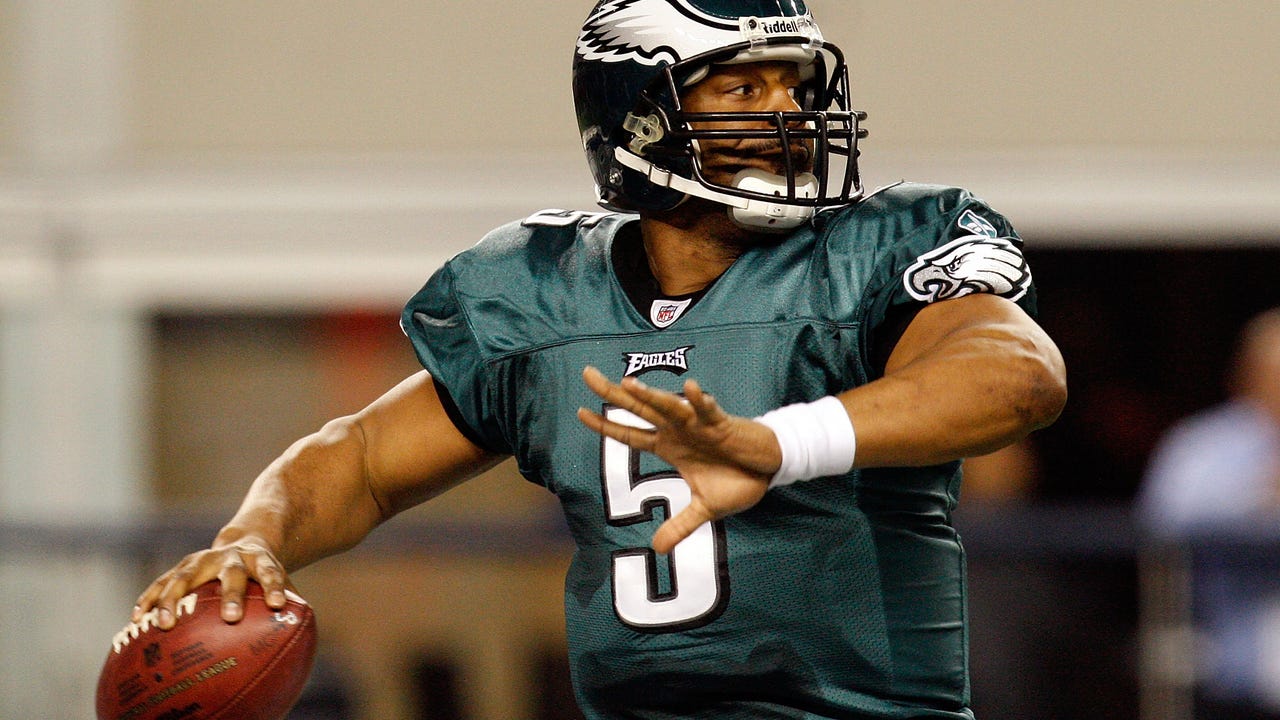 Former SU quarterback Donovan McNabb to retire as an Eagle