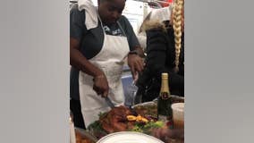 ‘Get that man a plate’: New Yorkers hold Thanksgiving feast on subway train