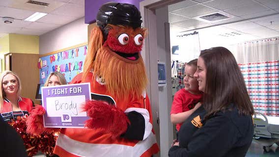 Gritty visits cancer patients at CHOP