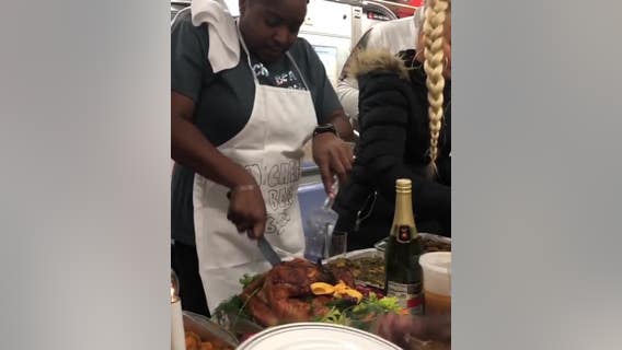 ‘Get that man a plate’: New Yorkers hold Thanksgiving feast on subway train