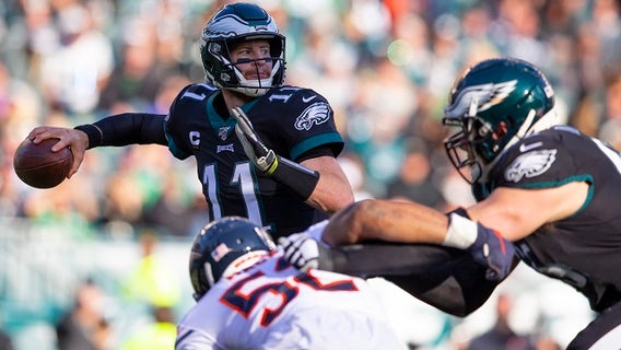 Wentz, Howard lead Eagles past Bears 22-14