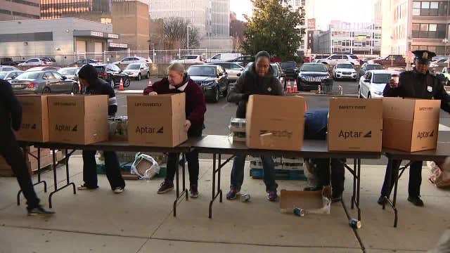 Operation Thanksgiving: Philly police pack hundreds food baskets for families in need