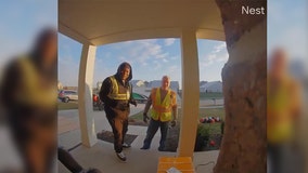 VIDEO: Delivery drivers break out into Christmas carol at Indiana home