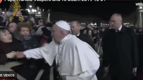 Pope apologizes for slapping hand of woman who pulled him