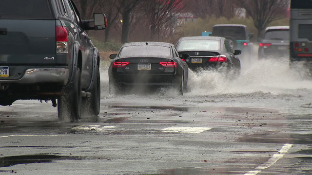 Schuylkill Expressway inundated with rain caused dangerous conditions for motorists