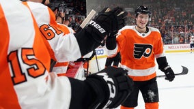 Van Riemsdyk, Hart lead Flyers past Panthers 4-1