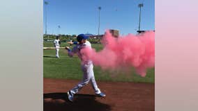 'It's a girl!' Chicago Cubs infielder helps with couple's gender reveal