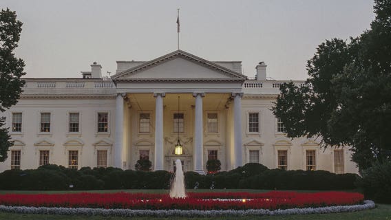 Man carrying knife arrested outside White House after threat