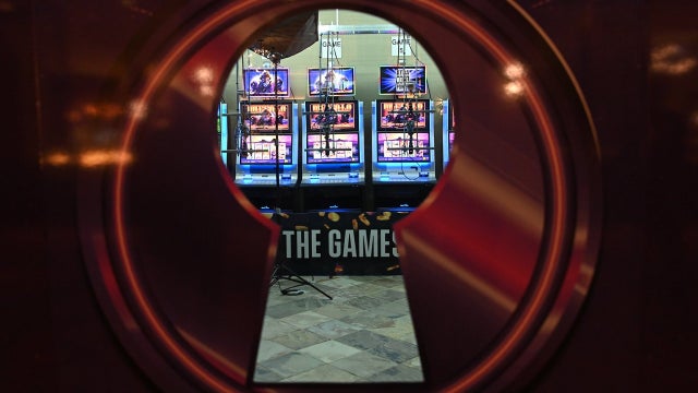 Casinos drop buffets, live shows as virus spreads in US