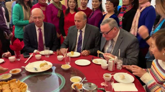Mayor Kenney dines in Chinatown to help ease coronavirus fears