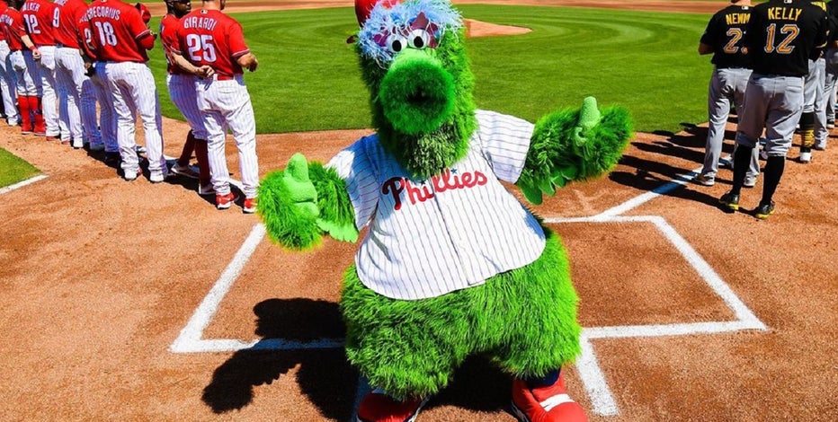 4 Times the Phillie Phanatic was the Craziest Mascot in MLB