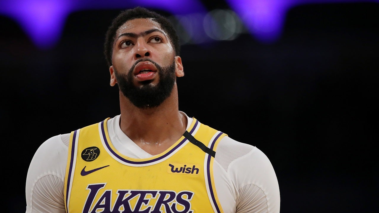 Anthony Davis scores 37, leads Lakers past 76ers 120-107