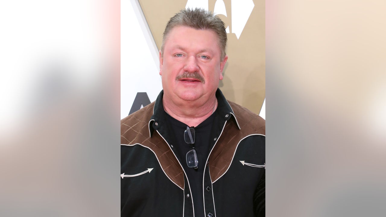 Coronavirus: Country singer Joe Diffie dies of COVID-19 complications