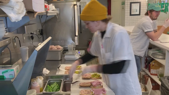 Philadelphia restaurant raises money to help medical community during COVID-19 pandemic