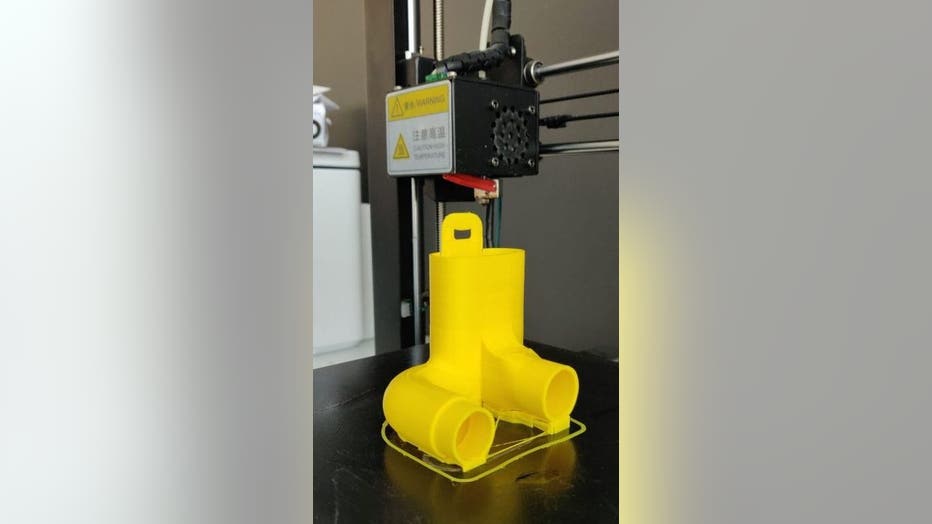 A 3D-printed piece for the modification of the mask.