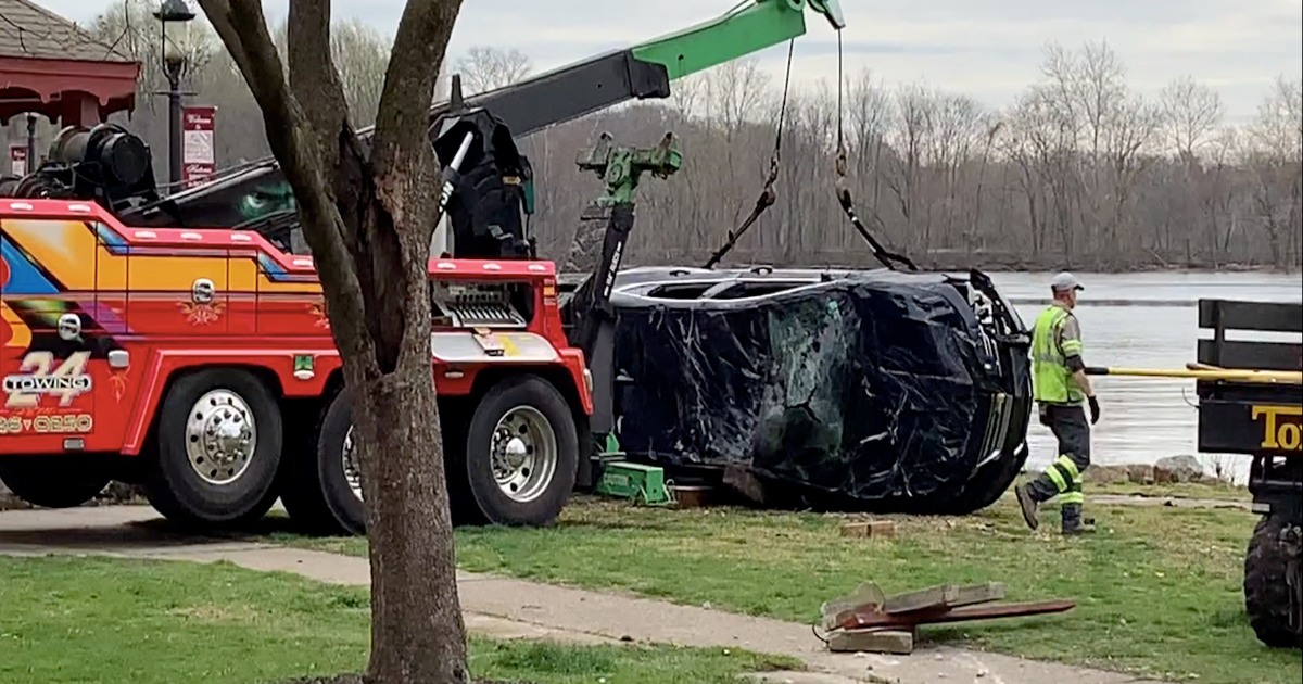 Police: Man dies after driving car into Delaware River | FOX 29 ...