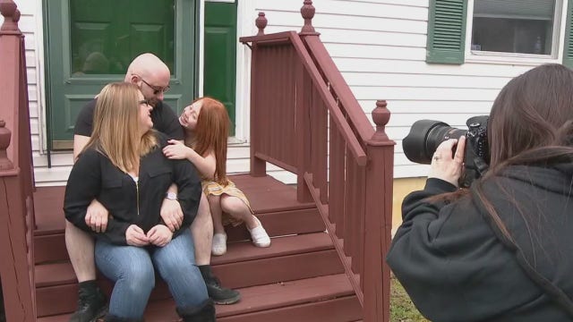 Front Steps Project celebrates family time with photographs
