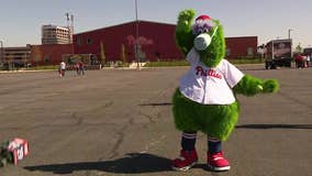 Philadelphia Phillies team up with local food banks to provide hunger relief