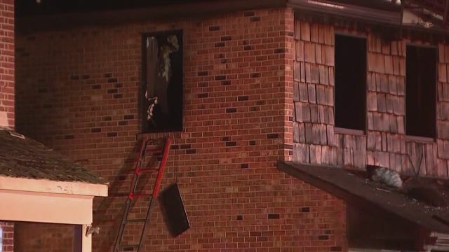 1 dead, elderly woman hospitalized after Delaware City house fire