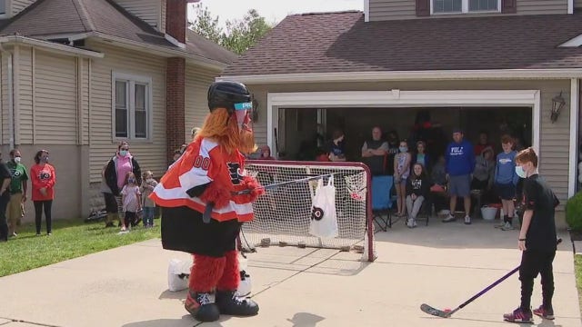 Philadelphia Flyers and Gritty surprise New Jersey boy, 11, battling cancer