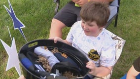 7-year-old with cancer surprised by community with drive-by parade