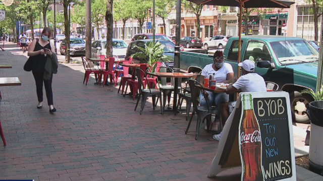 Who is enforcing the mandatory mask order in Philadelphia?