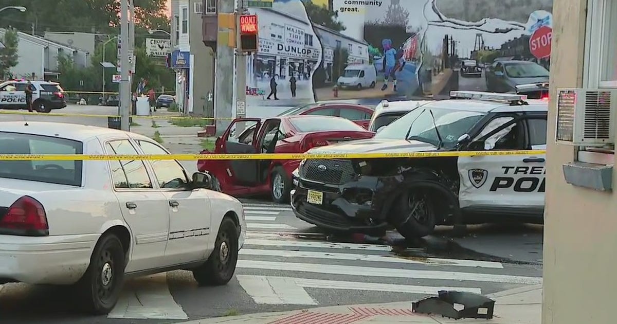 4 officers injured after police pursuit ends in multi-vehicle crash in ...