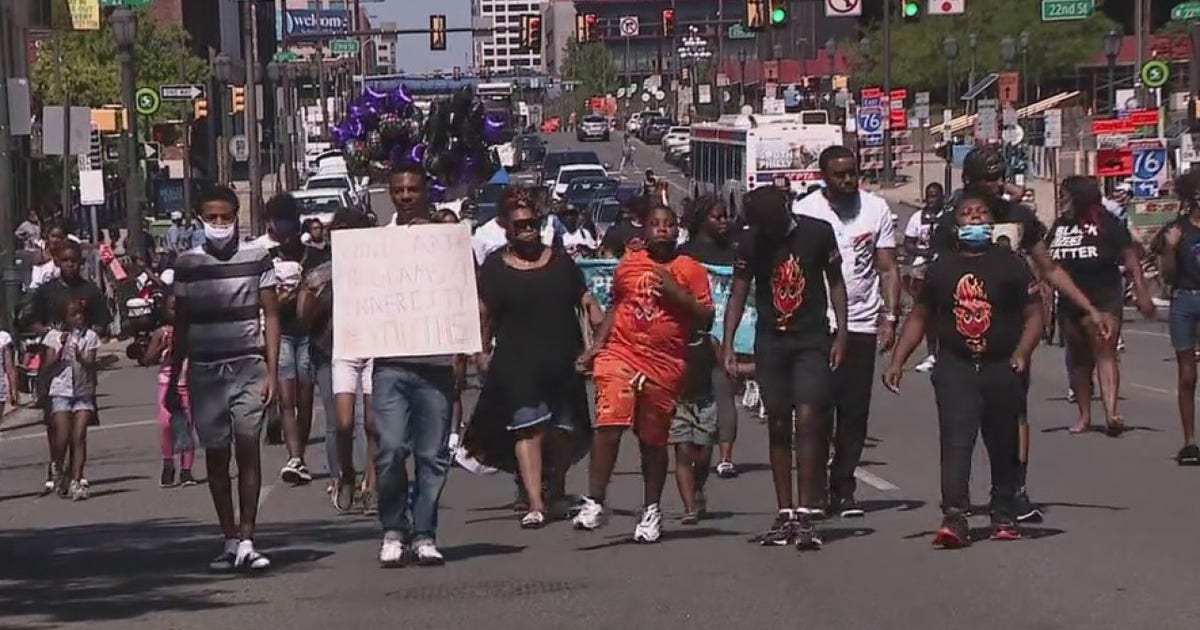Demonstrators urge young people to put down the guns in Philly | FOX 29 ...