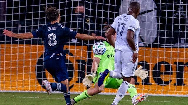 Union jump to early lead, oust Sporting KC 3-1